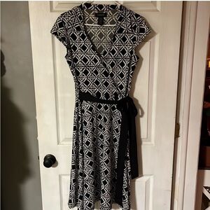 Lululemon Athletica Black and White Geometric Midi Dress